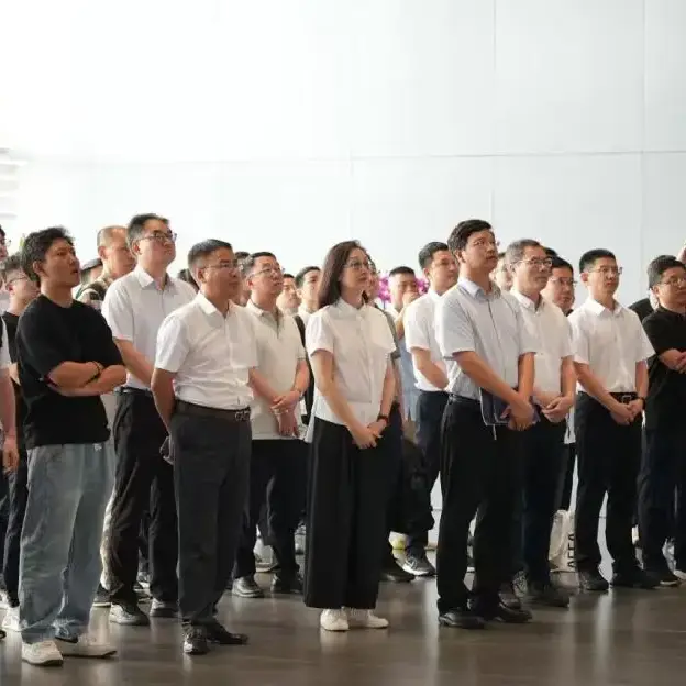 Saic-GM-Wuling eta Dongfeng Liuzhou motor truke bilera